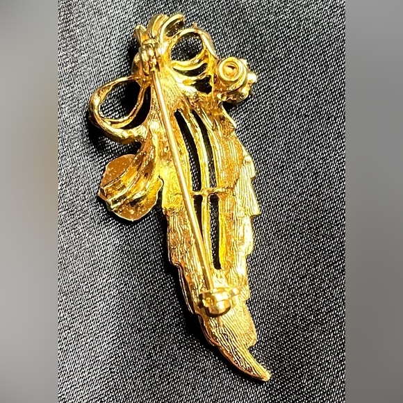 Vintage Lions Club International Gold Tone Leaf Pin Faux Pearl Brooch 2" x 7/8" - Picture 3 of 3